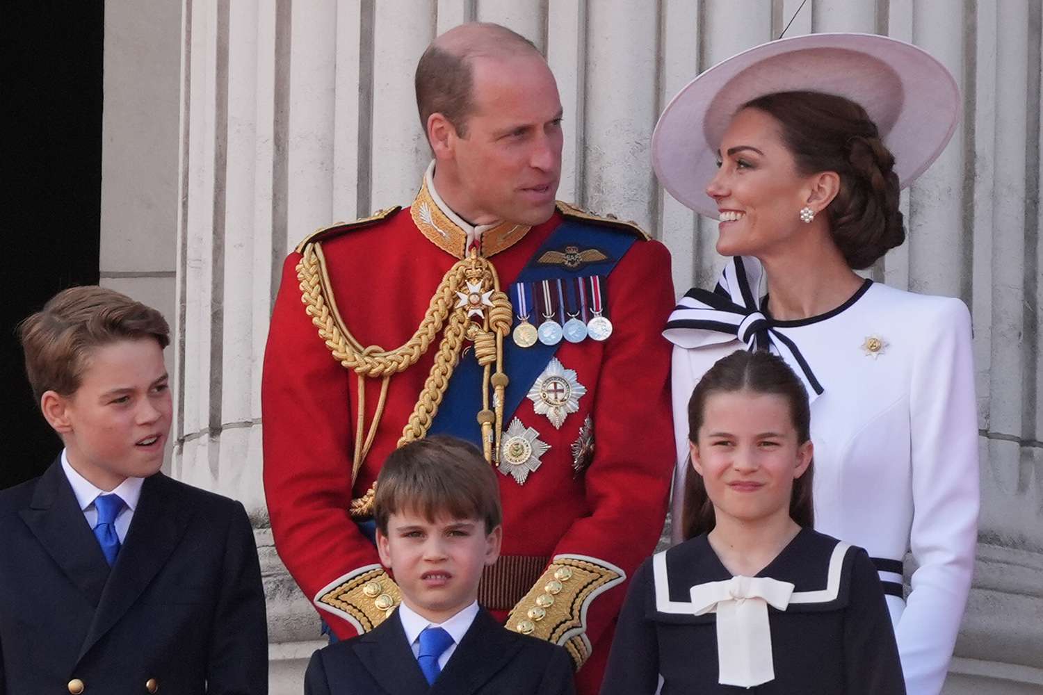 El conmovedor gesto de amor entre el príncipe William y Kate Middleton en el 'Trooping The Colour'