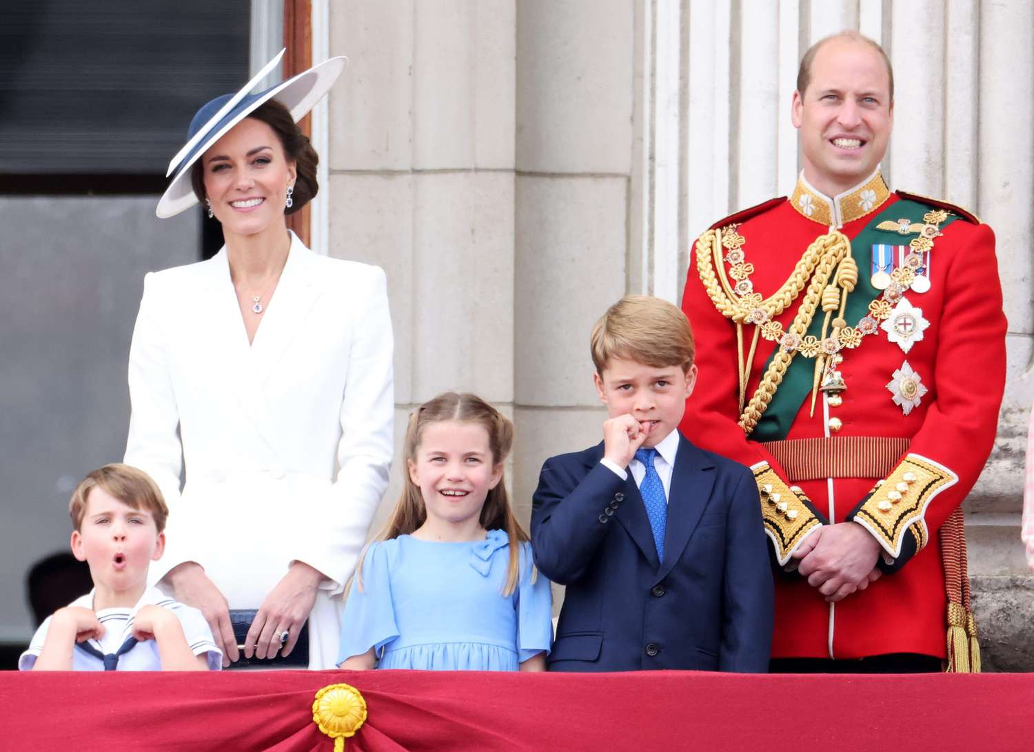 Kate Middleton comparte adorable foto del príncipe William junto a sus hijos por motivo de su 42 cumpleaños