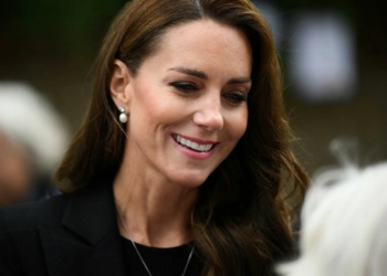 La princesa Kate Middleton optó por unos simbólicos pendientes de perlas en su reciente y conmovedora foto