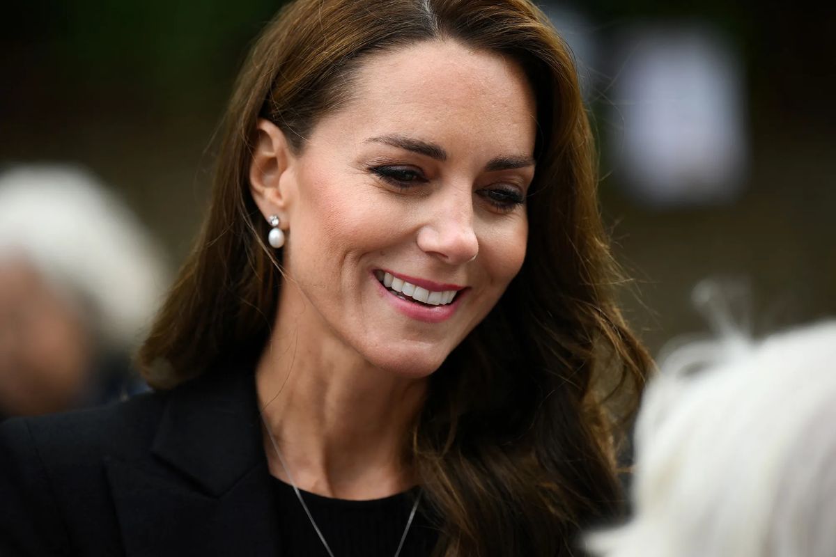 La princesa Kate Middleton optó por unos simbólicos pendientes de perlas en su reciente y conmovedora foto