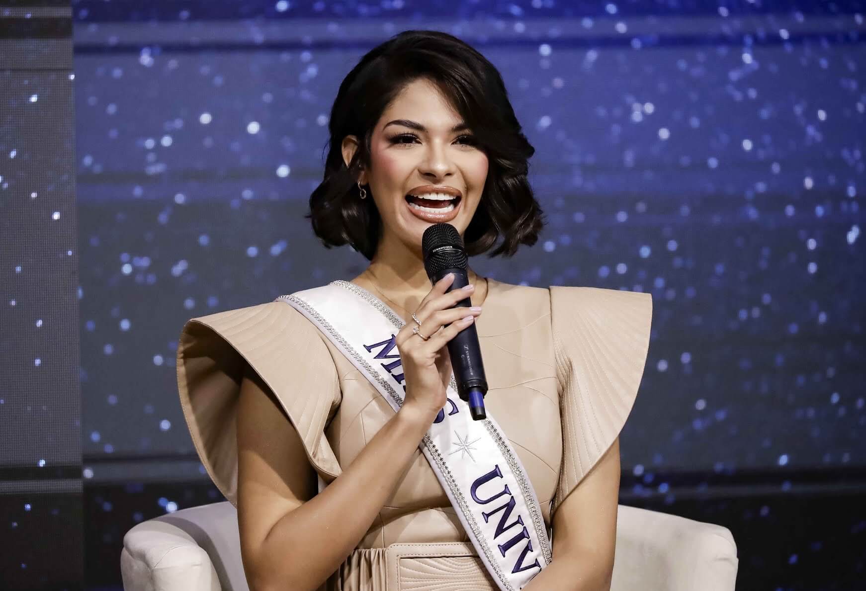 Miss Universo 2023 demuestra su increíble talento para el canto