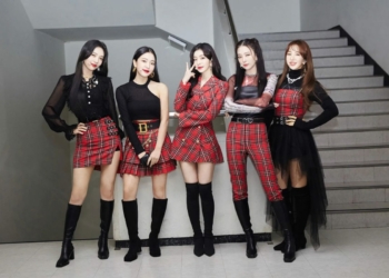 Red Velvet recibe críticas por el gran parecido entre su video musical de 'Cosmic' y 'Midsommar'