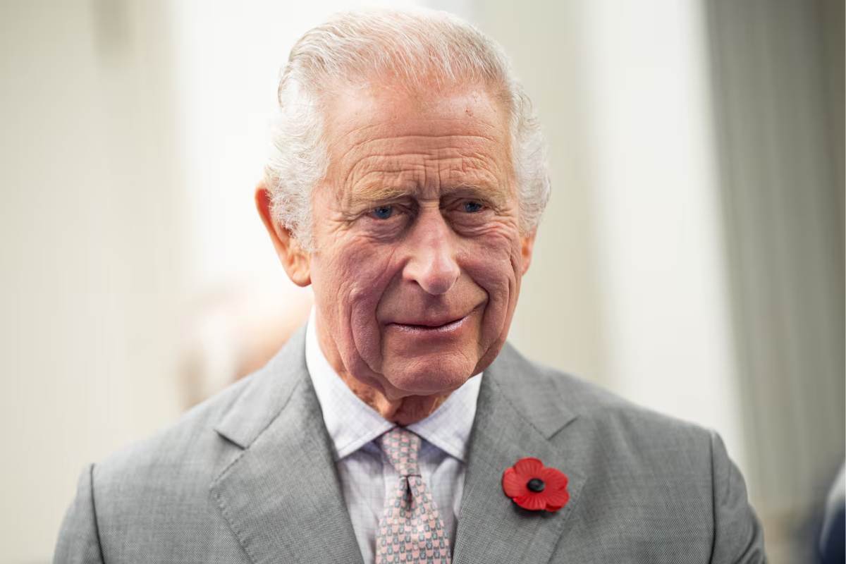 Se hace público un nuevo retrato del rey Carlos III para conmemorar el Día de las Fuerzas Armadas