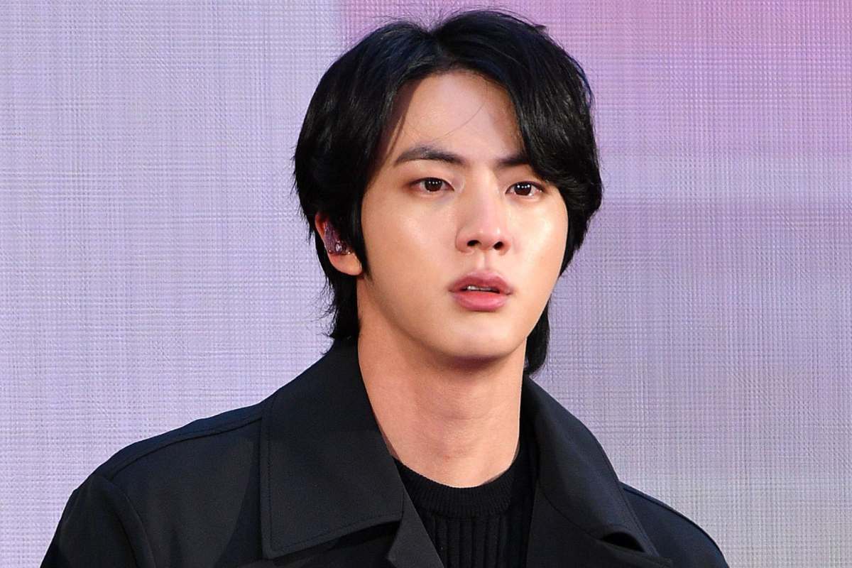 Jin d BTS transmite vibraciones de ser un perfecto protagonista de un K-Drama