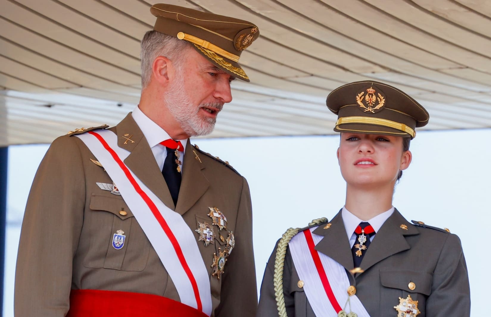 La princesa Leonor se guía del rey Felipe VI en su formación como futura reina de España