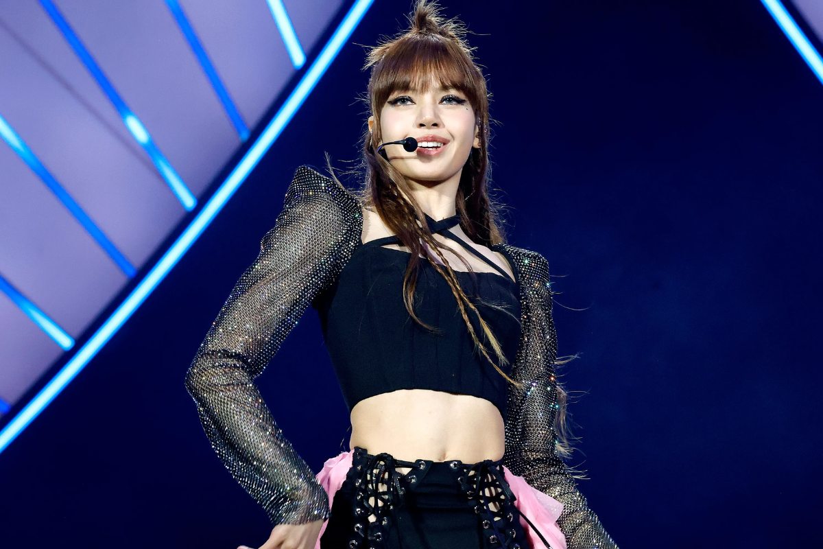 Lisa de BLACKPINK muestra cuanto se preocupa por los aprendices tailandeses de YG Entertainment