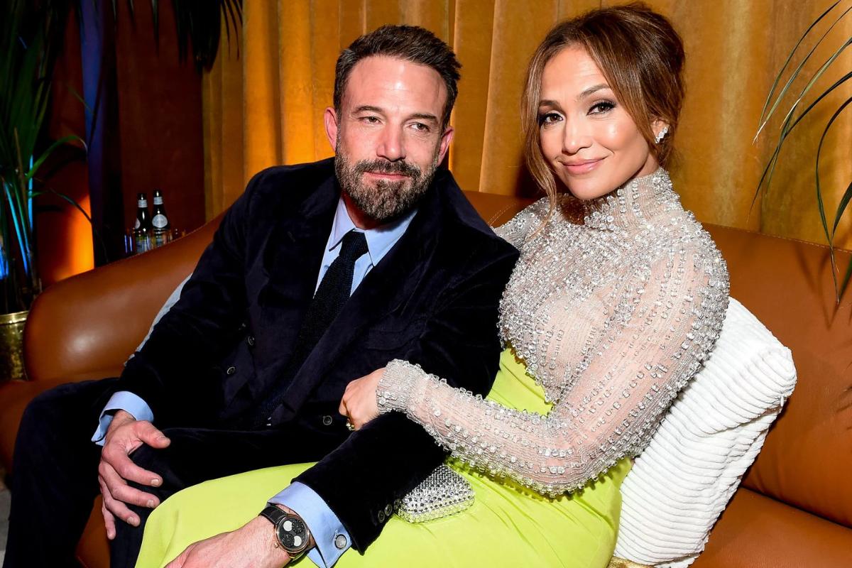 Ben Affleck "se veía miserable" mientras agarraba el trasero de Jennifer Lopez con un bikini descarado