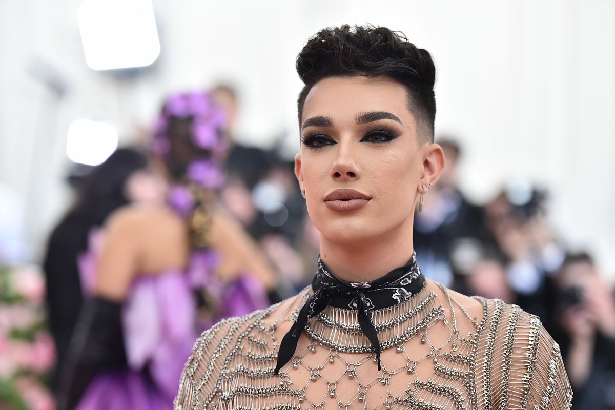 Filtran video de James Charles teniendo intimidad con otro hombre por videollamada