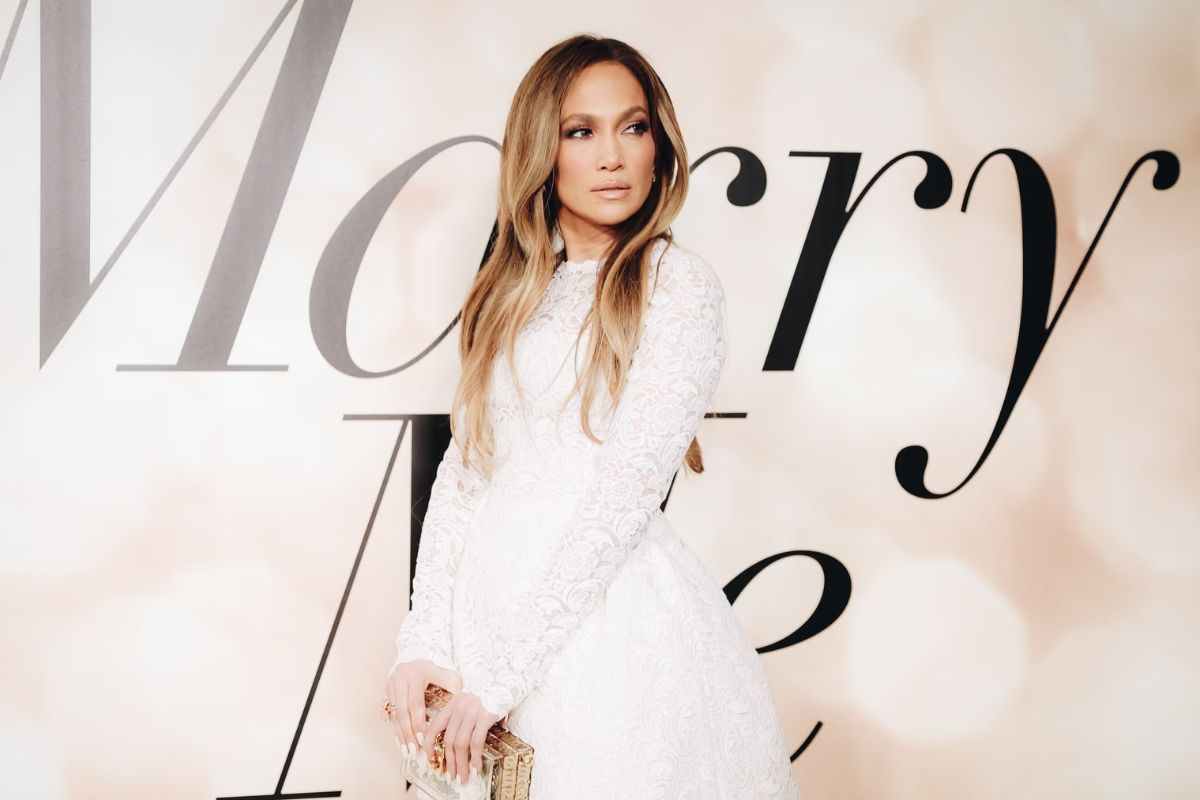 Jennifer Lopez y su espectacular look perfecto para eventos nocturnos