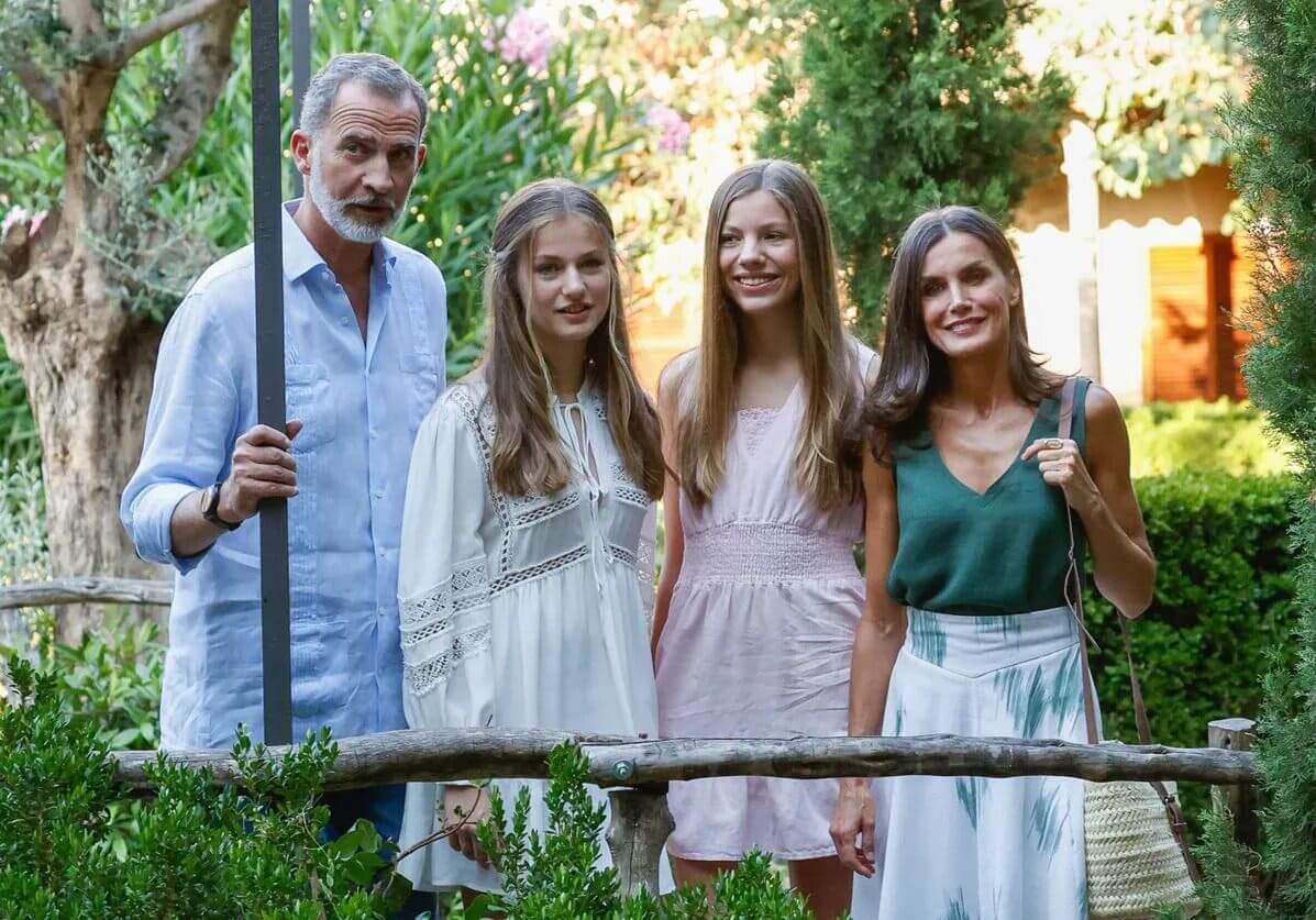 La reina Letizia, la princesa Leonor y la infanta Sofía vacacionan sin el rey Felipe VI creando rumores de separación