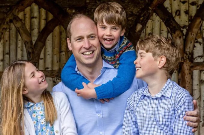 El príncipe William da fuertes consejos a sus 3 hijos para que no vivan 'en sus propios mundos'