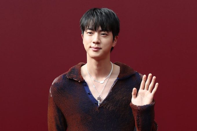 Jin de BTS establece la cantidad de dinero estándar para regalos de boda