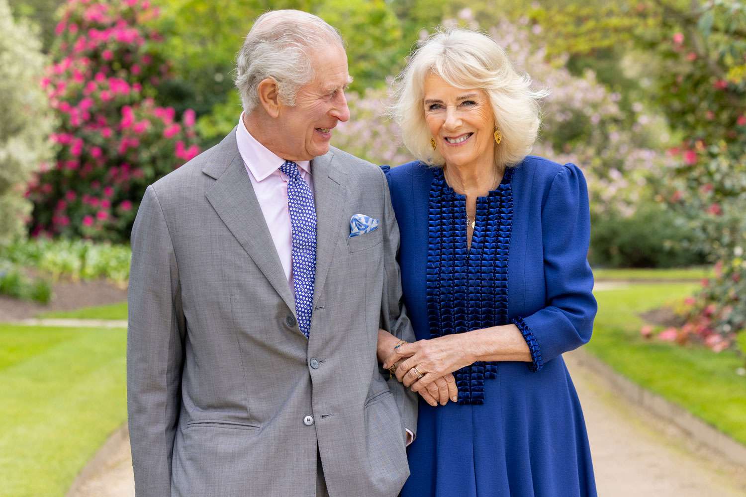 La sorprendente reacción de la reina Camilla al ver al rey Carlos III bailando danza samoana