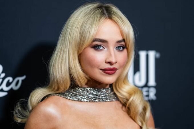 Sabrina Carpenter brilló con un sensacional vestido Versace en la 'Time100 Next Gala 2024'