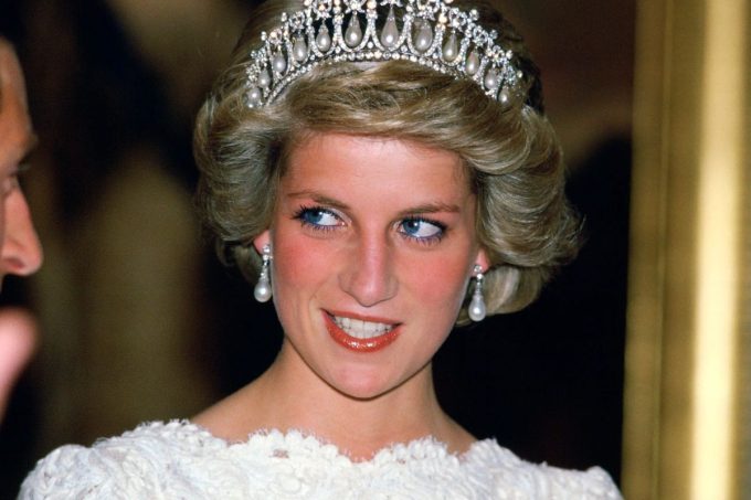 Este es el perfume que usaba la princesa Diana en los 90 y que se ha vuelto tendencia en 2024