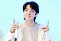 J-Hope de BTS exhibe sus músculos en una reciente transmisión en vivo