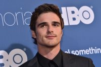 Jacob Elordi sorprende con un look de cabello largo y una nueva barba voluminosa