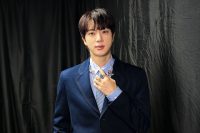 Jin de BTS llama la atención tras exponer su pequeña cintura en Estados Unidos