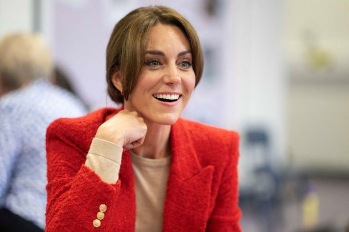 Kate Middleton parece contener las lágrimas en este emotivo acto conmemorativo