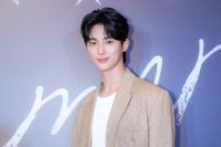 Byeon Woo Seok llama la atención por su generoso obsequio de fin de año a su personal