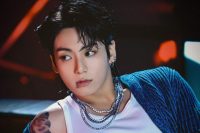 Jungkook de BTS preocupó a sus fans al reaparecer con lesiones en el brazo