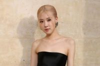 Rosé de BLACKPINK es recibida en Corea por un invitado especial captado en su auto