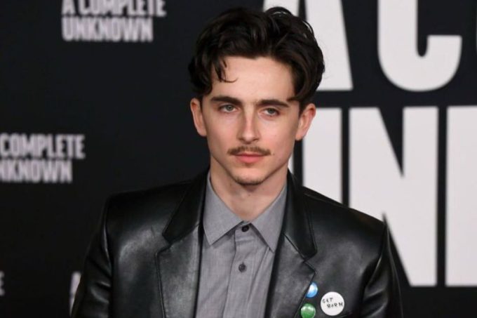 Timothée Chalamet recibió una multa por llegar en bicicleta al estreno de su nueva película en Londres