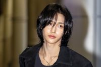 Wonbin de RIIZE sorprende a sus fans con un nuevo cambio de look