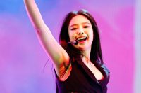 Jennie de BLACKPINK sufre una peligrosa falla de vestuario en Coachella 2025