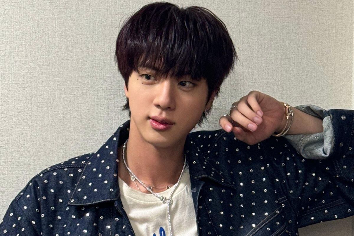 Jin de BTS confirma su regreso con nuevo álbum en el mes de Mayo