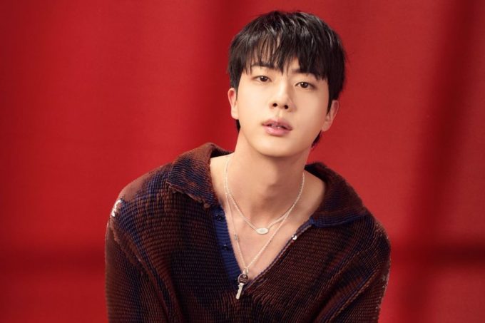 Jin de BTS genera reacciones mixtas tras recibir un cuadro 'desnudo' de Kian84