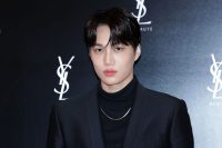 Kai de EXO usa app de citas Los internautas enloquecen al descubrir el contenido de su teléfono
