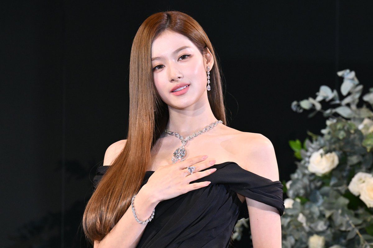 Sana de TWICE tiene novio La reciente actualización de su biografía genera dudas