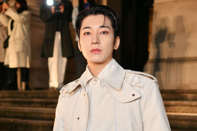 Wonwoo de SEVENTEEN se vuelve viral al aparecer por primera vez con uniforme militar